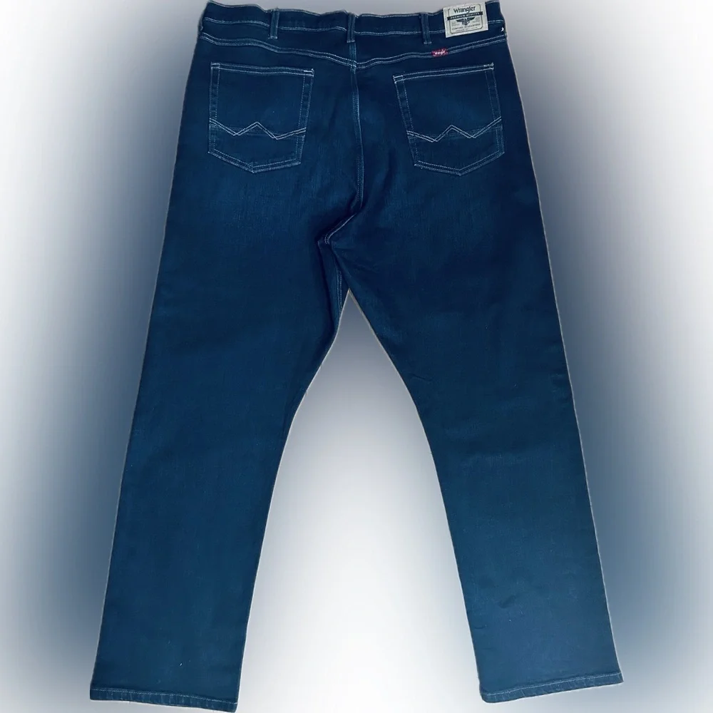 NWT Wrangler SZ42X30 men’s straight leg blue 5 pocket jeans/waist 42”/length 30”
